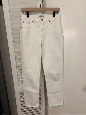 Abercrombie Curve Love Mid Rise Straight Jean